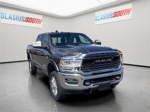 2019 RAM 3500 Limited Crew Cab 4x4 6'4' Box