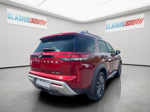 Scarlet Ember Tintcoat 2023 Nissan Pathfinder SL 4WD