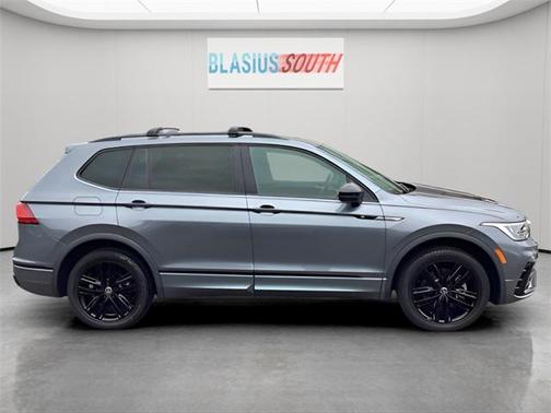 2022 Volkswagen Tiguan 2.0T SE R-Line Black 4MOTION