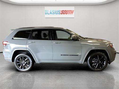 2022 Jeep Grand Cherokee Laredo