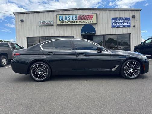 Black Sapphire Metallic 2023 BMW 530 i xDrive