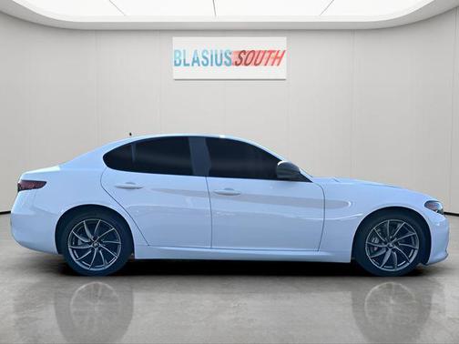 Alfa White 2022 Alfa Romeo Giulia Sprint