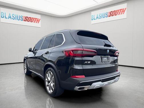 Black Sapphire Metallic 2023 BMW X5 xDrive40i