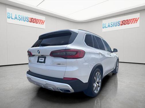 Mineral White Metallic 2019 BMW X5 xDrive40i