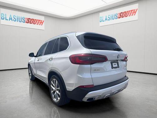 Mineral White Metallic 2019 BMW X5 xDrive40i