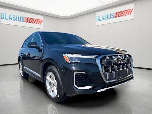 Mythos Black Metallic 2025 Audi Q7 55 Premium