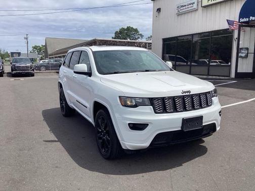 2022 Jeep Grand Cherokee Laredo