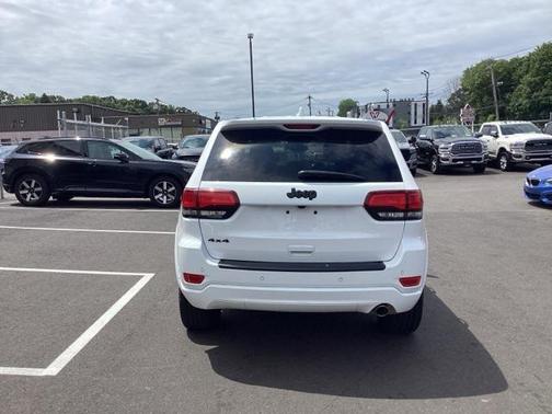 2022 Jeep Grand Cherokee Laredo