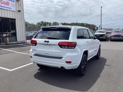 2022 Jeep Grand Cherokee Laredo
