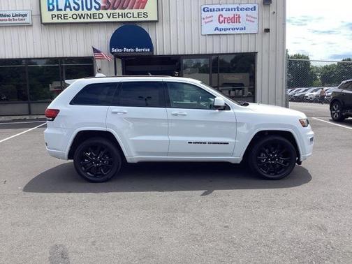 2022 Jeep Grand Cherokee Laredo