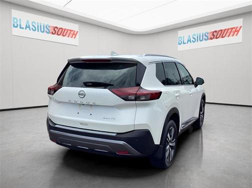 2022 Nissan Rogue SL