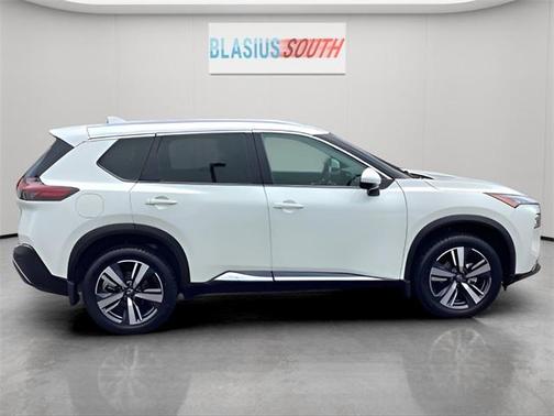 2022 Nissan Rogue SL