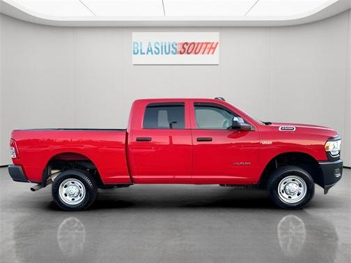 2022 RAM 2500 Tradesman Crew Cab 4x4 6'4' Box