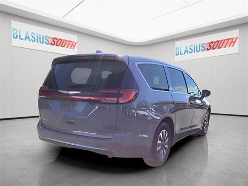 2022 Chrysler Pacifica Hybrid Touring L