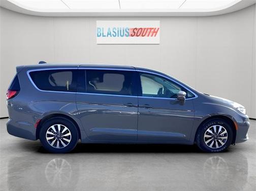 2022 Chrysler Pacifica Hybrid Touring L