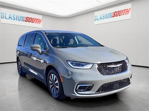 2022 Chrysler Pacifica Hybrid Touring L