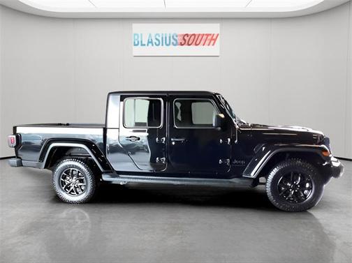 2022 Jeep Gladiator Sport S
