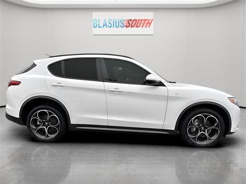 2022 Alfa Romeo Stelvio Ti