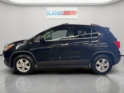 Mosaic Black Metallic 2017 Chevrolet Trax LT