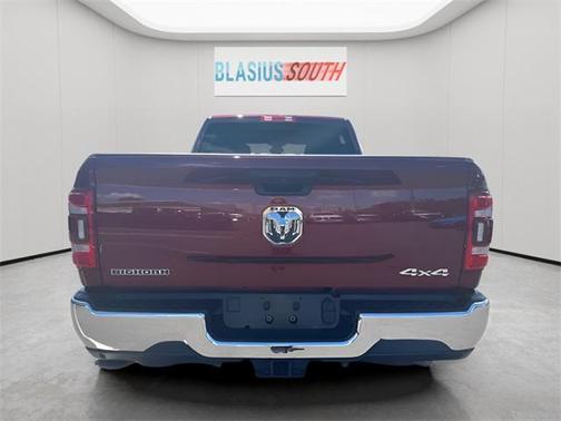 2022 RAM 3500 Big Horn Crew Cab 4x4 6'4' Box