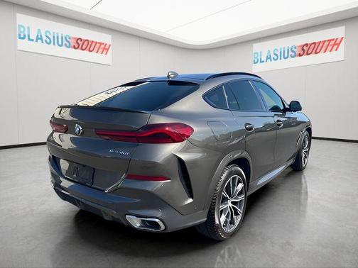 Manhattan Green Metallic 2023 BMW X6 xDrive40i