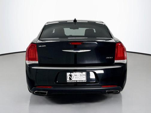 Gloss Black 2019 Chrysler 300 Touring