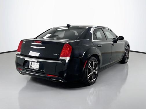 Gloss Black 2019 Chrysler 300 Touring