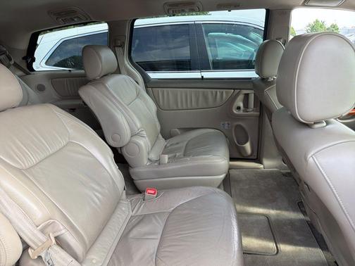 Desert Sand Mica 2006 Toyota Sienna XLE Limited