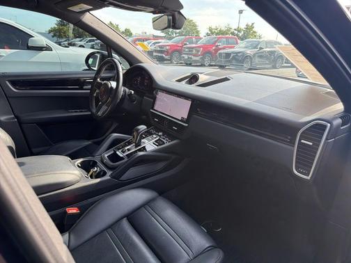 Black 2019 Porsche Cayenne Base