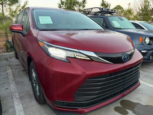 2023 Toyota Sienna LE