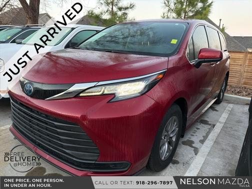 2023 Toyota Sienna LE