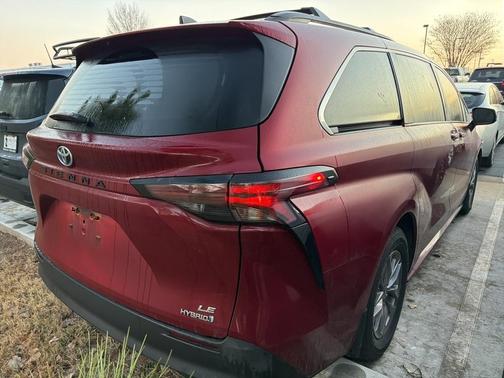 2023 Toyota Sienna LE
