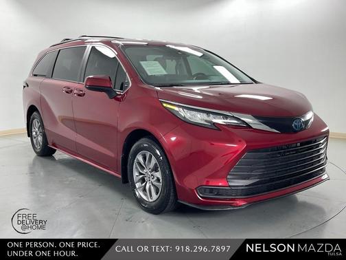 2023 Toyota Sienna LE