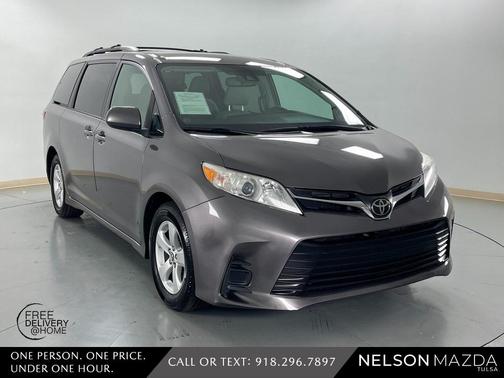 2018 Toyota Sienna LE