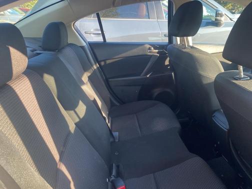 2013 Mazda Mazda3 i Sport