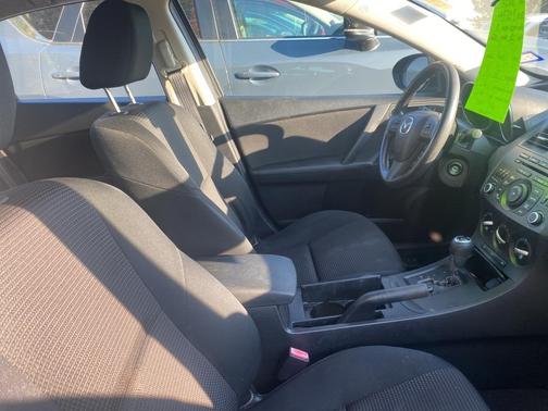 2013 Mazda Mazda3 i Sport