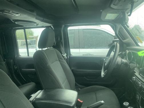 2021 Jeep Gladiator Sport