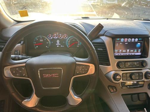 White Frost Tri-Coat 2017 GMC Yukon SLT