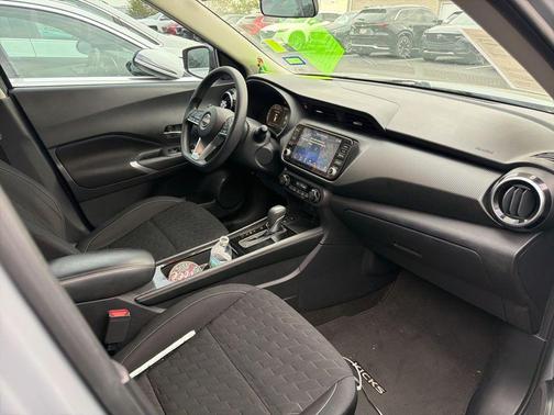 2 Tone Gray / Black Roof 2022 Nissan Kicks SV