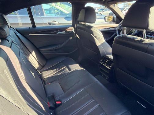 Black Sapphire Metallic 2019 BMW 530 i xDrive