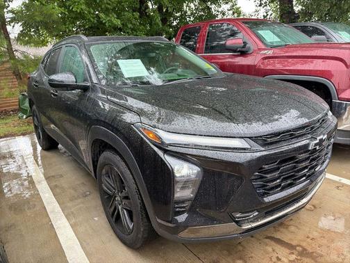 Mosaic Black Metallic 2025 Chevrolet Trax ACTIV