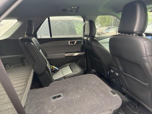 Blue Metallic 2022 Ford Explorer XLT