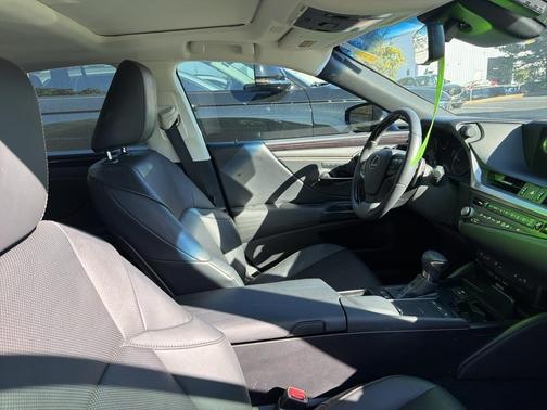 2021 Lexus ES 300h 300H