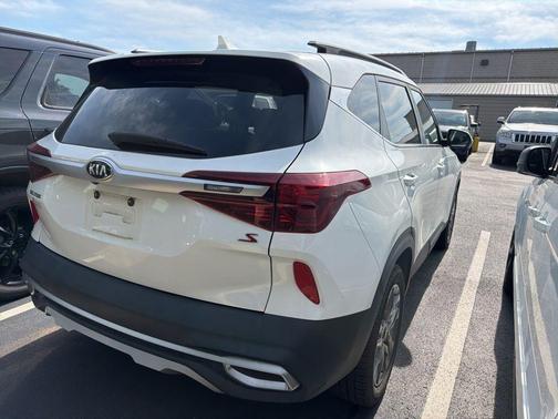 Snow White Pearl 2021 Kia Seltos S