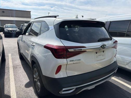 Snow White Pearl 2021 Kia Seltos S