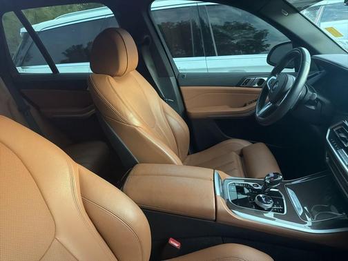 Carbon Black Metallic 2022 BMW X5 xDrive40i