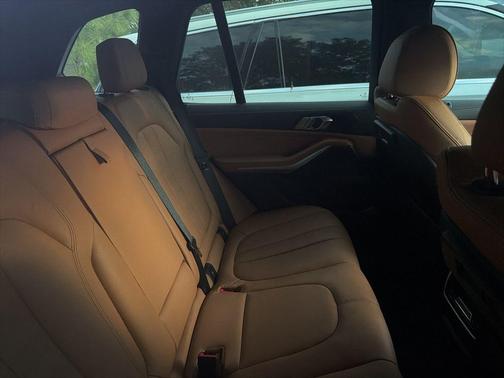 Carbon Black Metallic 2022 BMW X5 xDrive40i