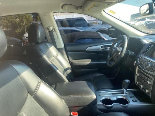 2019 Nissan Pathfinder SL