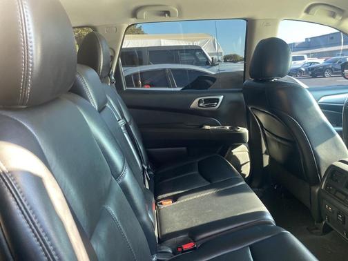 2019 Nissan Pathfinder SL