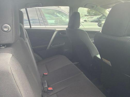 Super White 2018 Toyota RAV4 LE